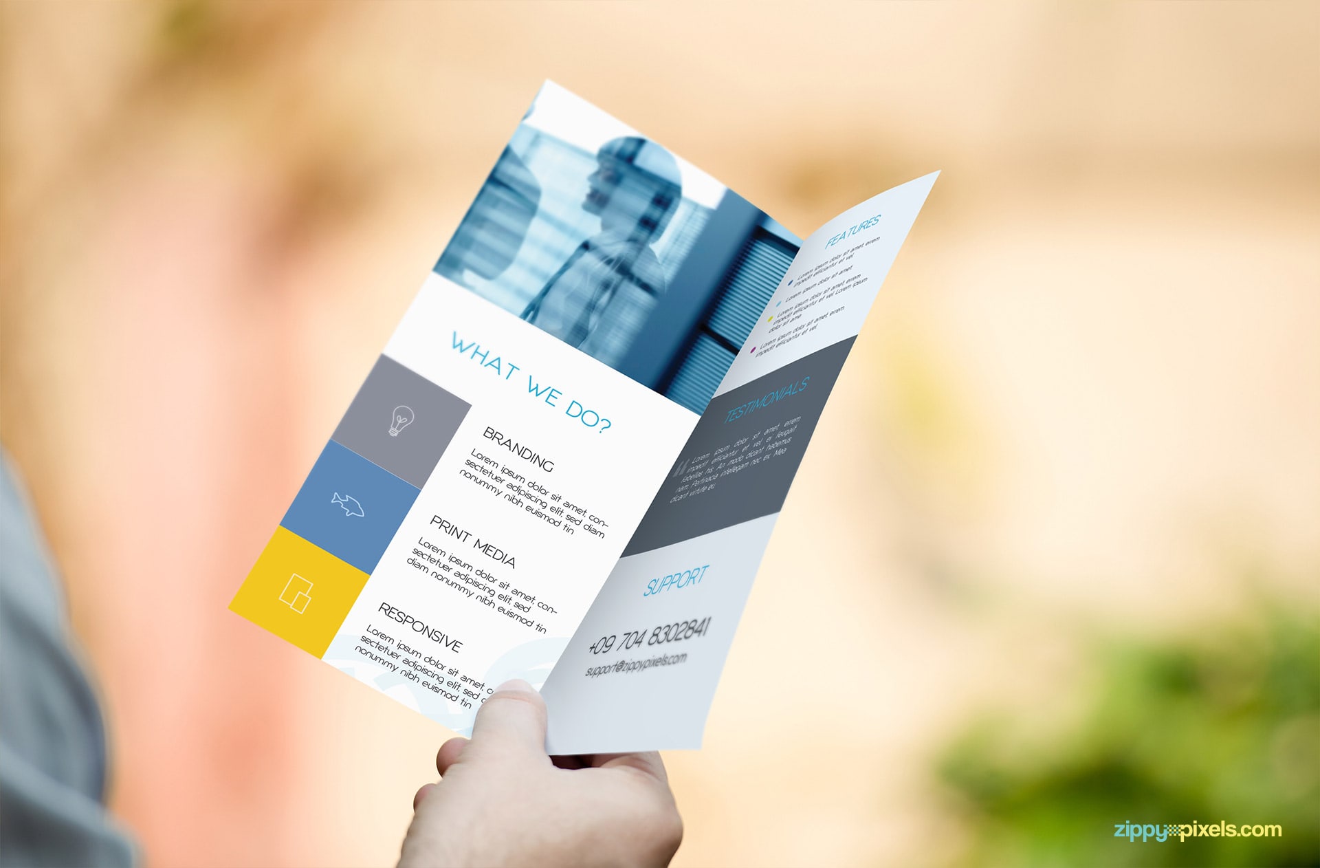 10 Photorealistic Flyers Mockups for Designers - ZippyPixels