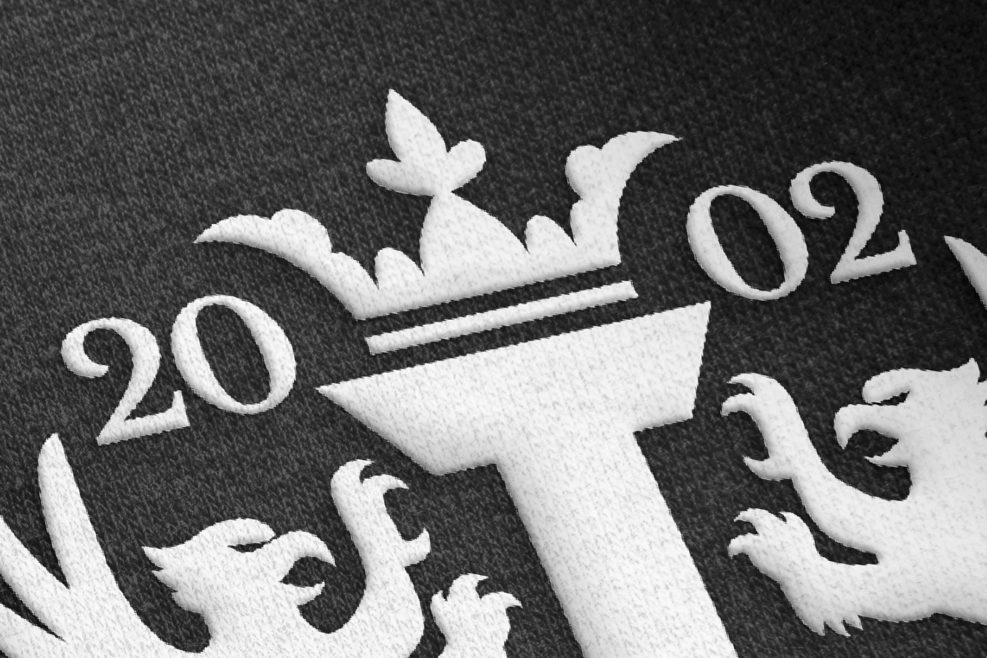crest logo mockup